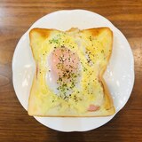 目玉焼きトースト